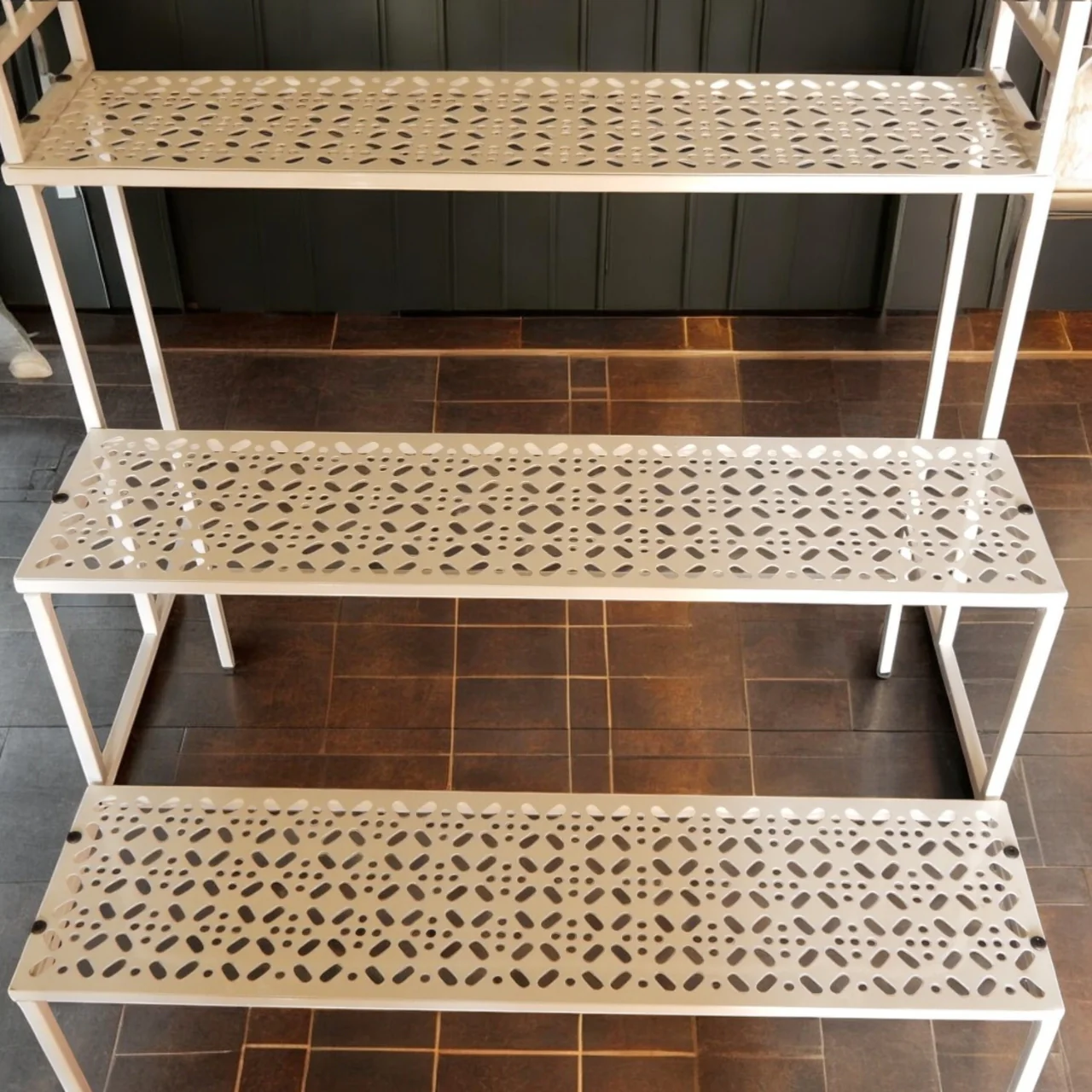 3-Tier White Arbow Metal Plant Stand – Elegant Space-Saving Display - Image 7