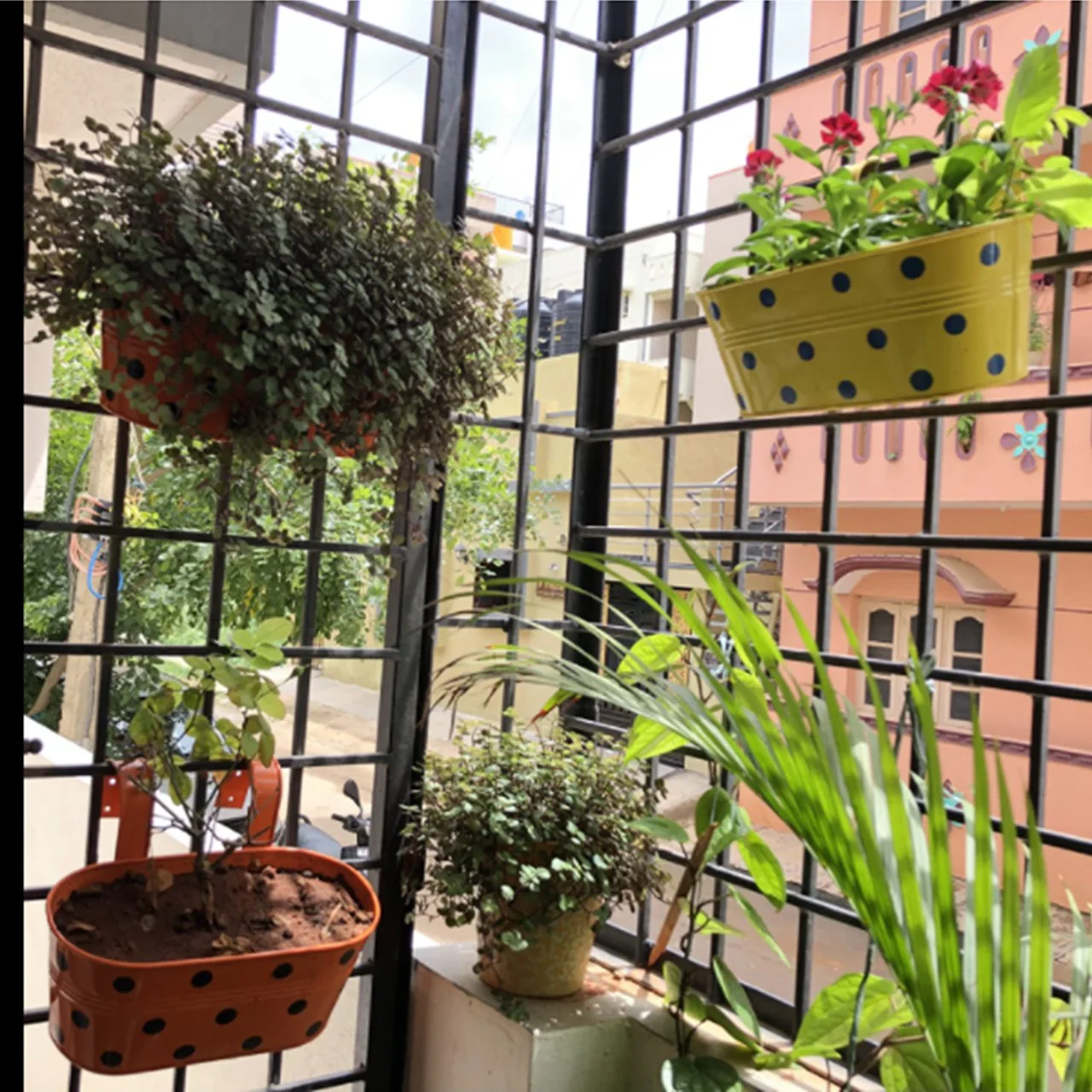 Green Oval Polka-Dot Railing Planter – 10 Inch Decorative Balcony Set - Image 5